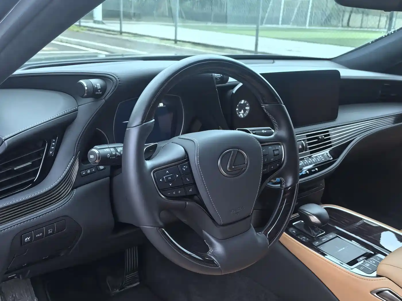 Lexus LS 2021 500h Luxury Edition фото 15