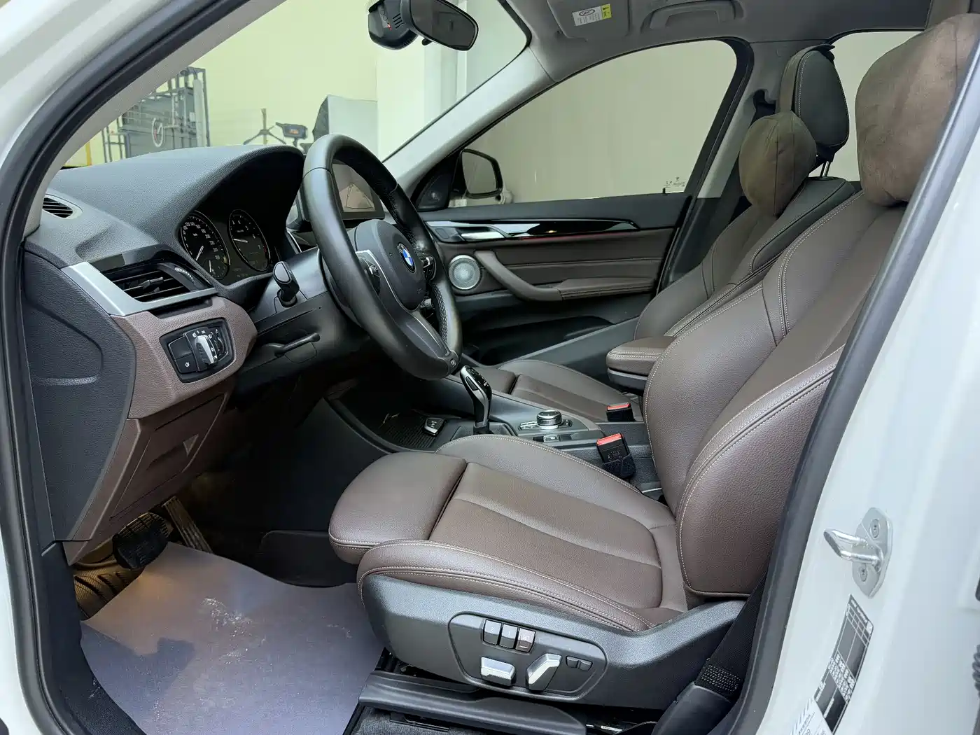 BMW X1 2022 sDrive25Li Leading фото 9