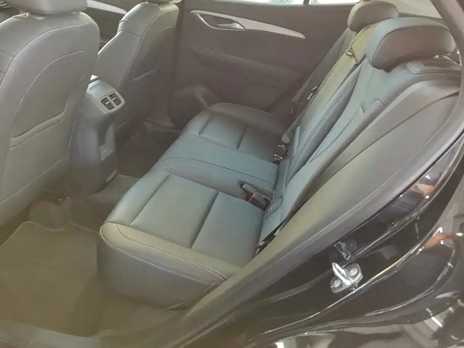 Photo 11 - Buick Envision S