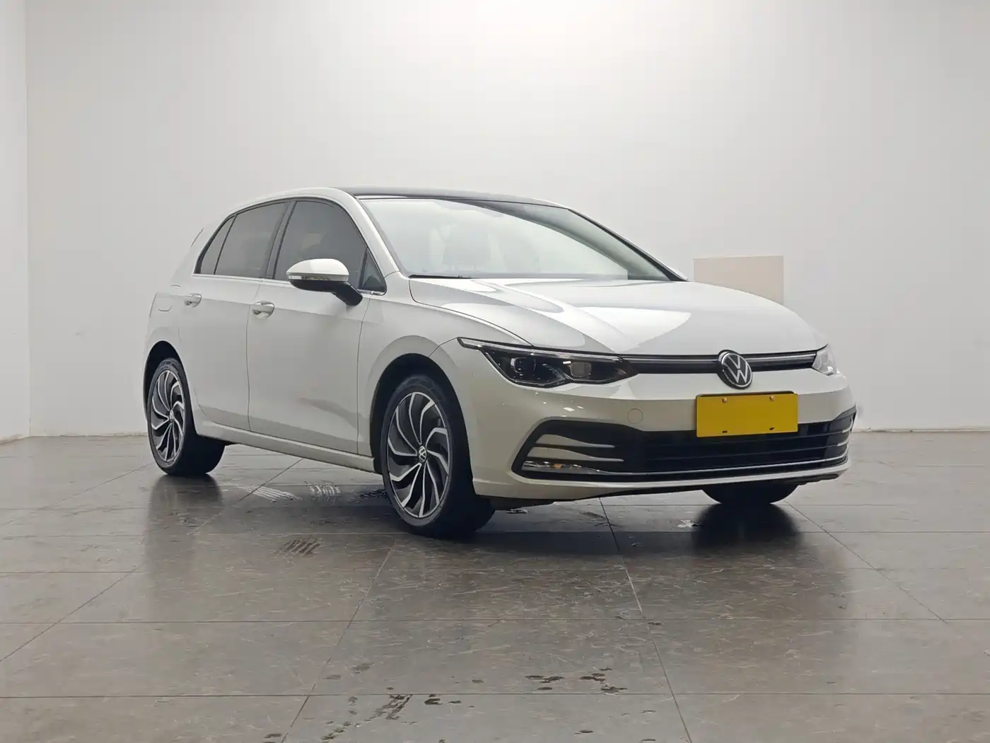 Фото 2 - Volkswagen Golf