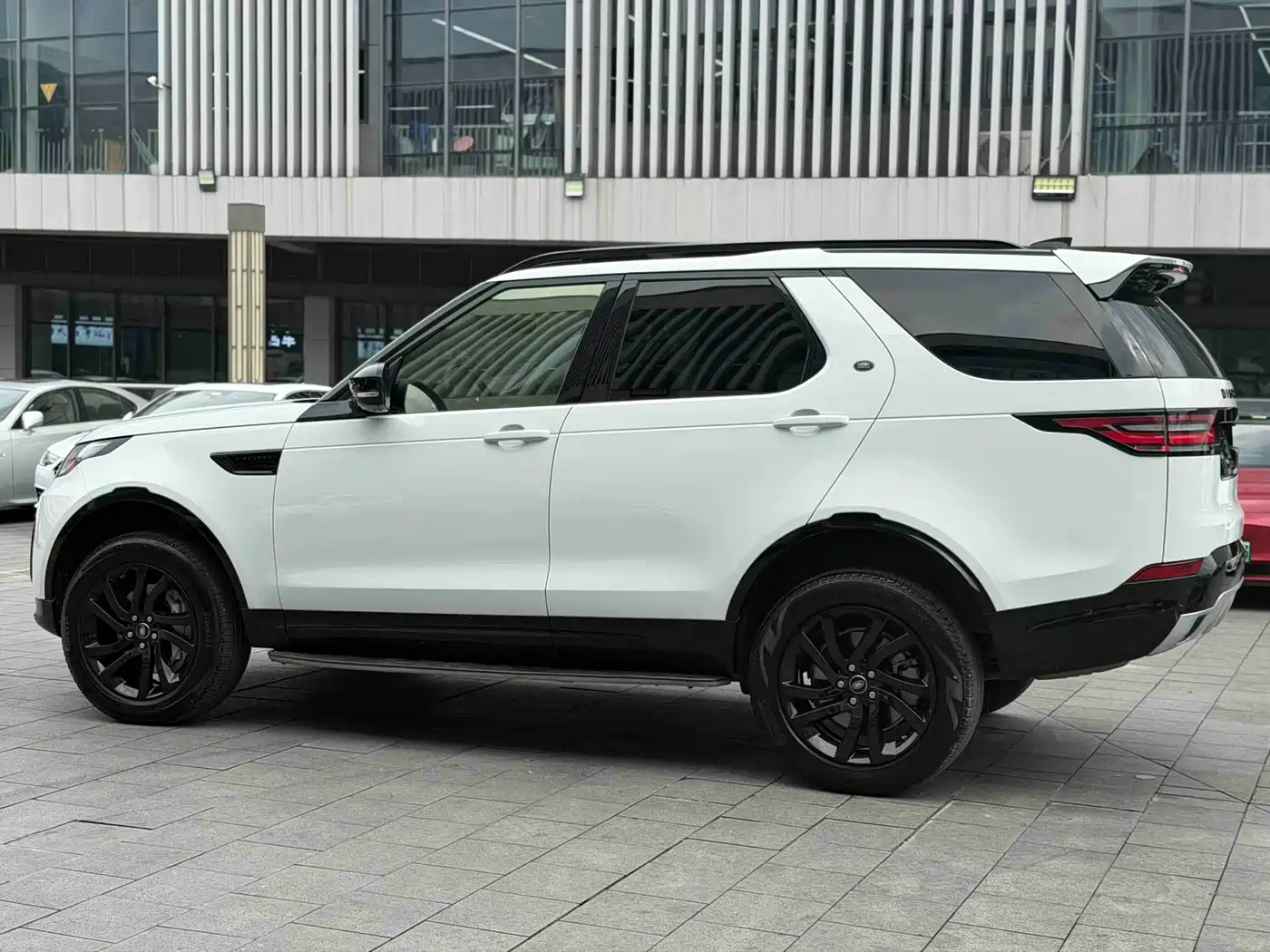 Land Rover Discovery 2020 3.0 SC V6 30th Anniversary Special Edition фото 14