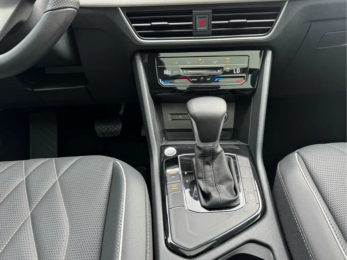 Volkswagen Tiguan L 2023 300TSI Automatic 2WD Smart Enjoyment Edition фото 13