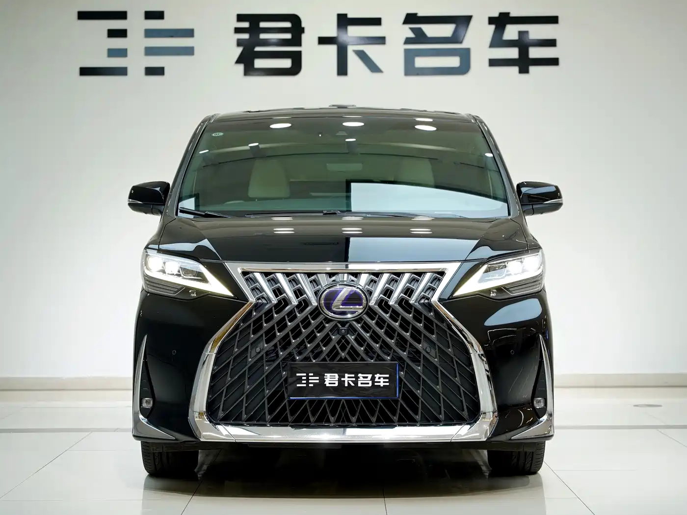 Lexus LM 2020 300h 4-Seat Imperial Edition фото 2