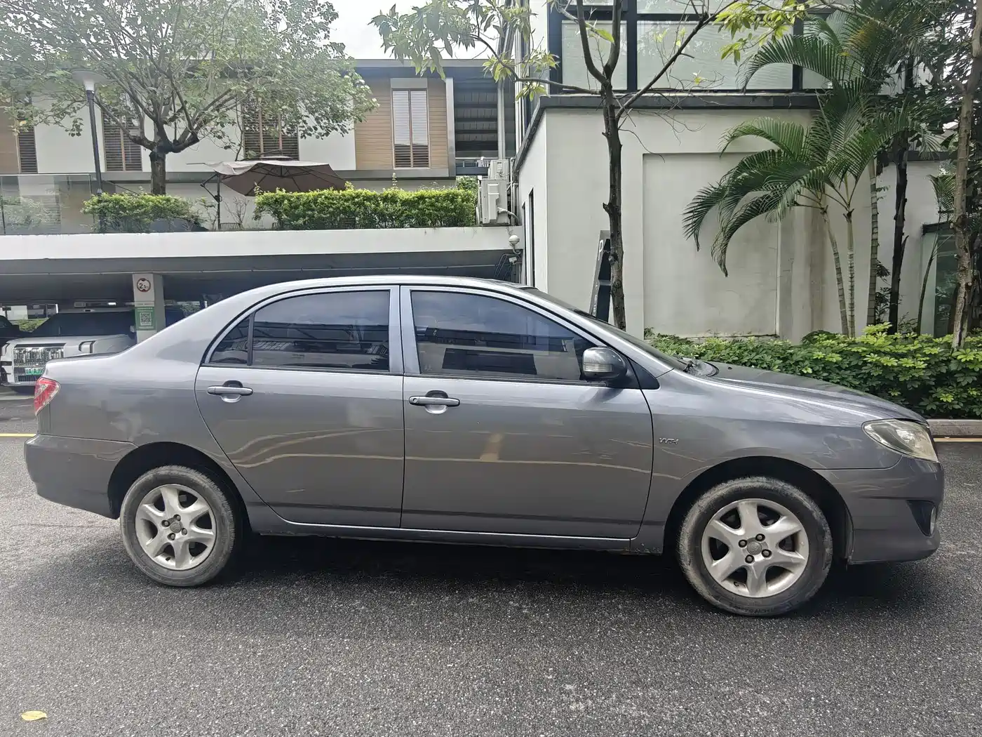 Toyota Corolla 2013 1.6L Automatic Luxury фото 4