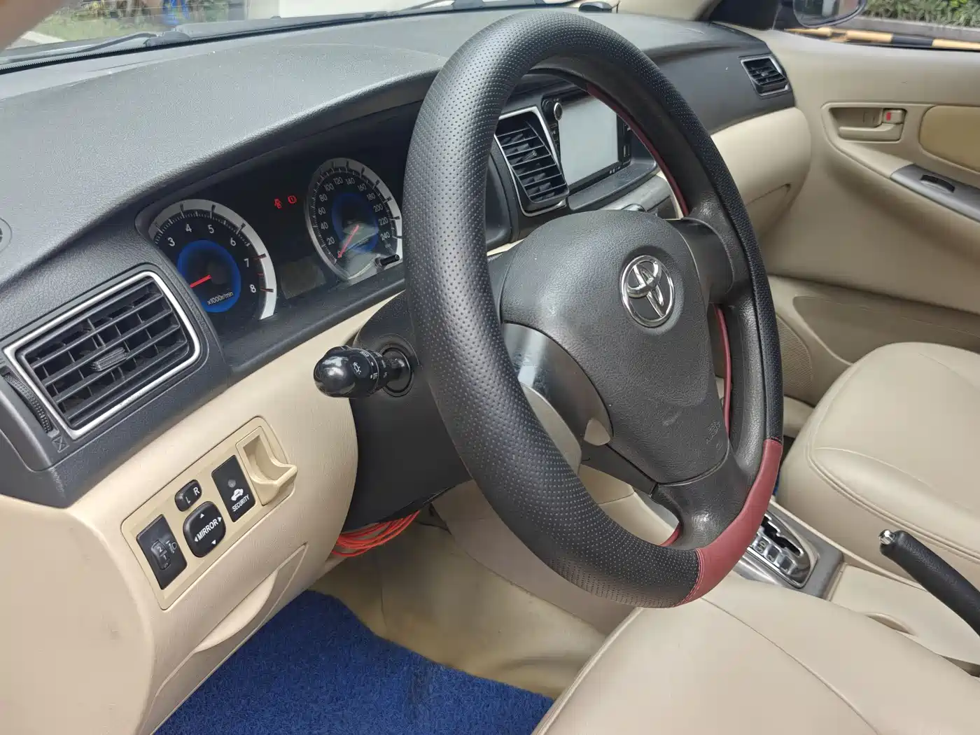 Toyota Corolla 2013 1.6L Automatic Luxury фото 13