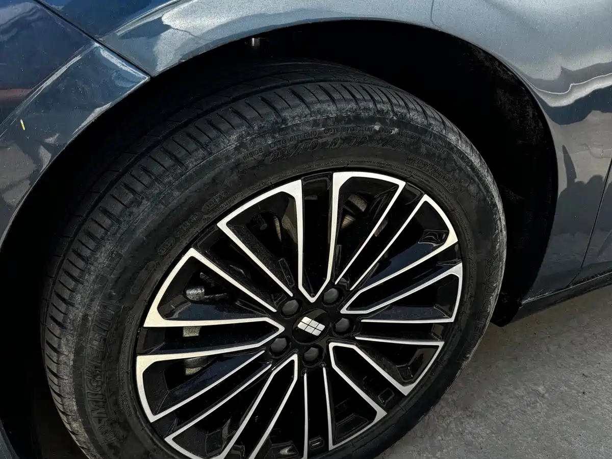 Geely Galaxy Galaxy Xingyao 8 2025 2025 130km EM-i Premium Edition