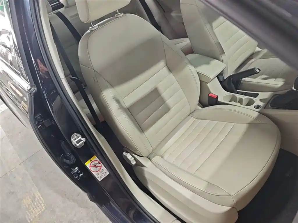 Škoda Octavia 2017 1.6L Automatic Smart Edition фото 25