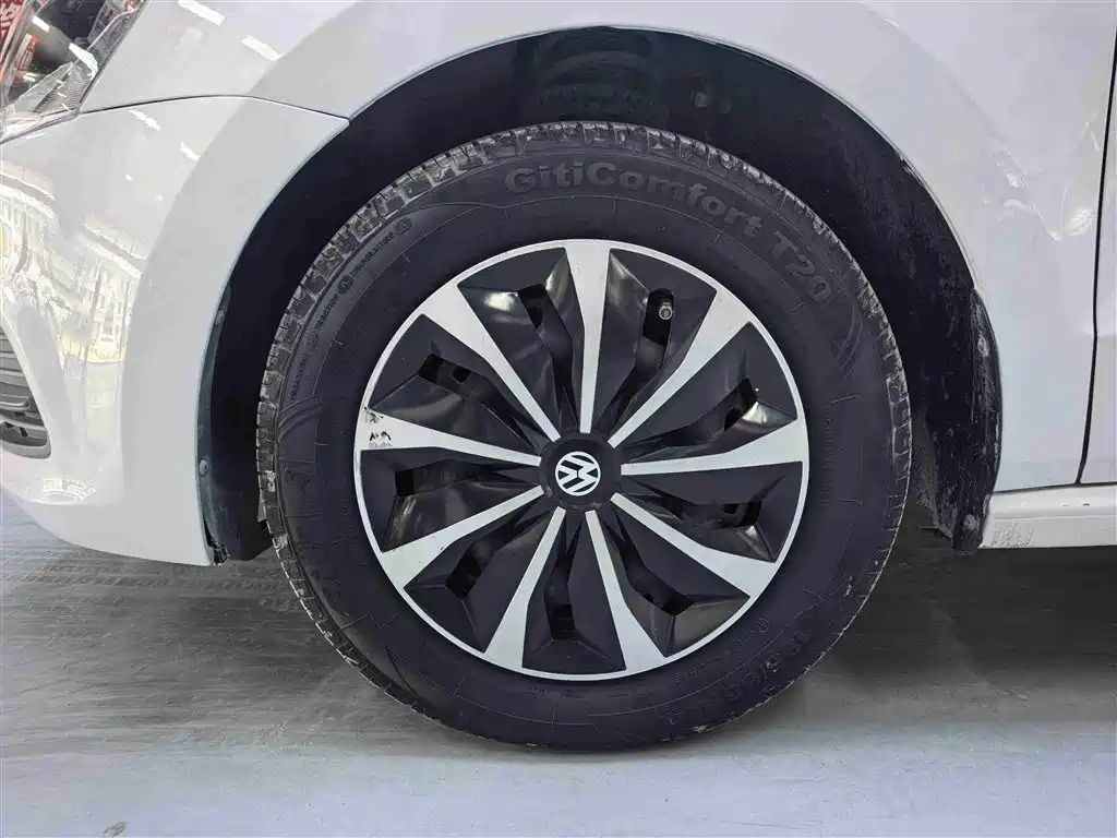 Volkswagen Polo 2018 1.5L Auto Safe Drive фото 13
