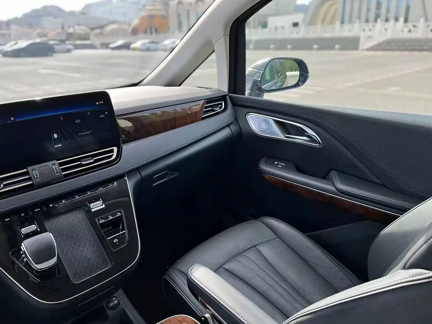 Hongqi HQ9 PHEV 2024 Model 2.0T AWD Luxury Edition фото 9