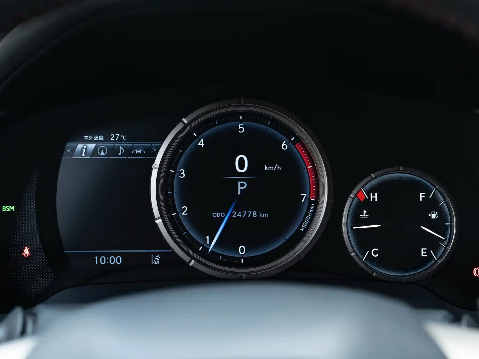 Фото 23 - Lexus RX