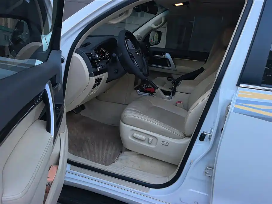 Toyota Land Cruiser 2016 4.6L Automatic VX-R фото 9