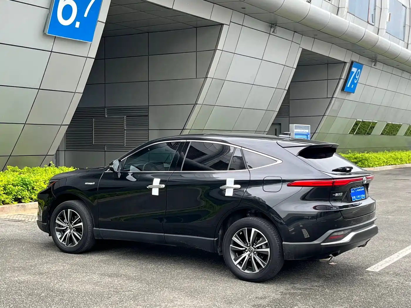 Toyota Lingfang HARRIER 2023 Hybrid 2.5L CVT 2WD Luxury Edition фото 5