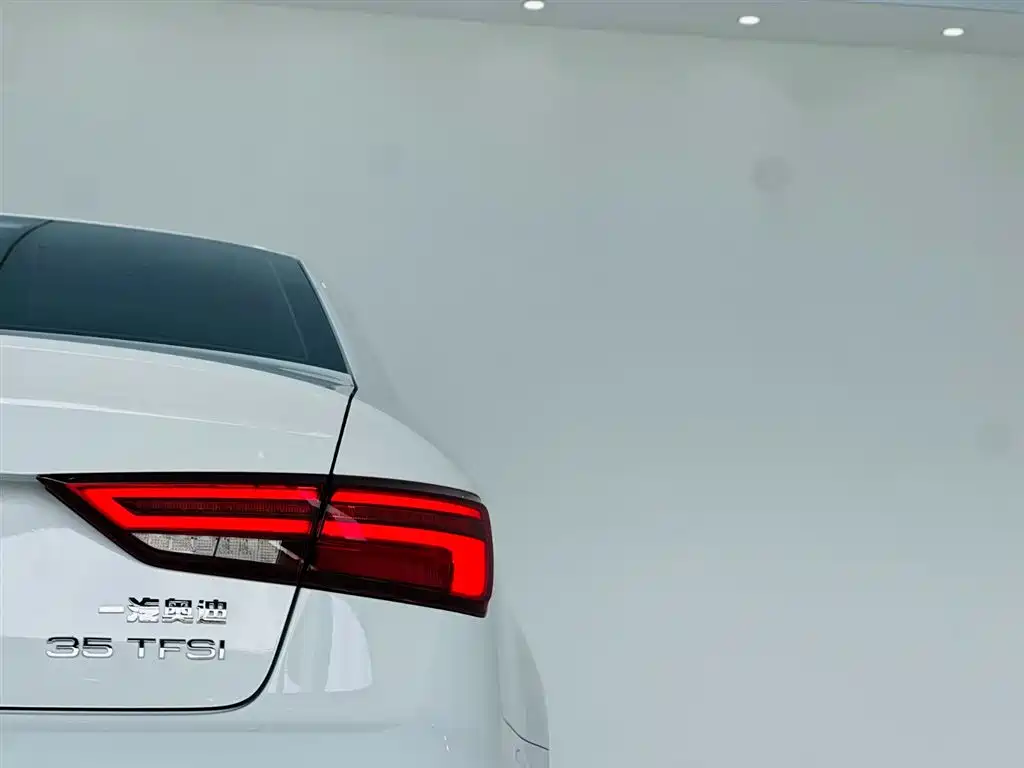 Audi A3 2017 Limousine 35 TFSI Progressive фото 11