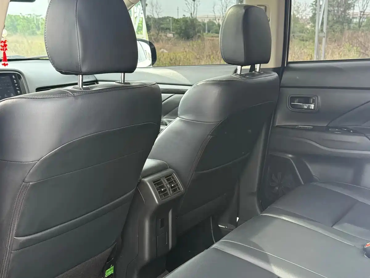 Mitsubishi Outlander 2019 2.0L 2WD Enjoy 5-Seater China VI фото 8