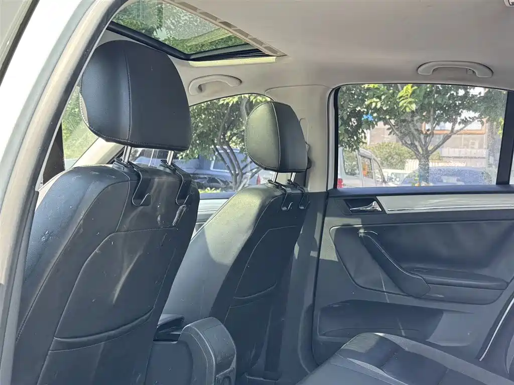 Volkswagen Bora 2014 1.6L Automatic Comfort Edition фото 7