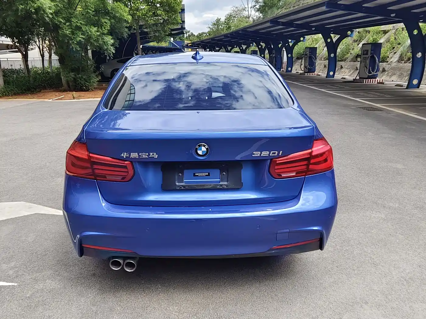 BMW 3 Series 2017 320i M Sport фото 32