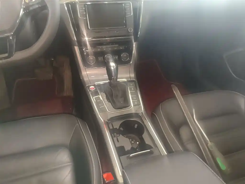 Volkswagen Passat 2017 330TSI DSG Prestige фото 14