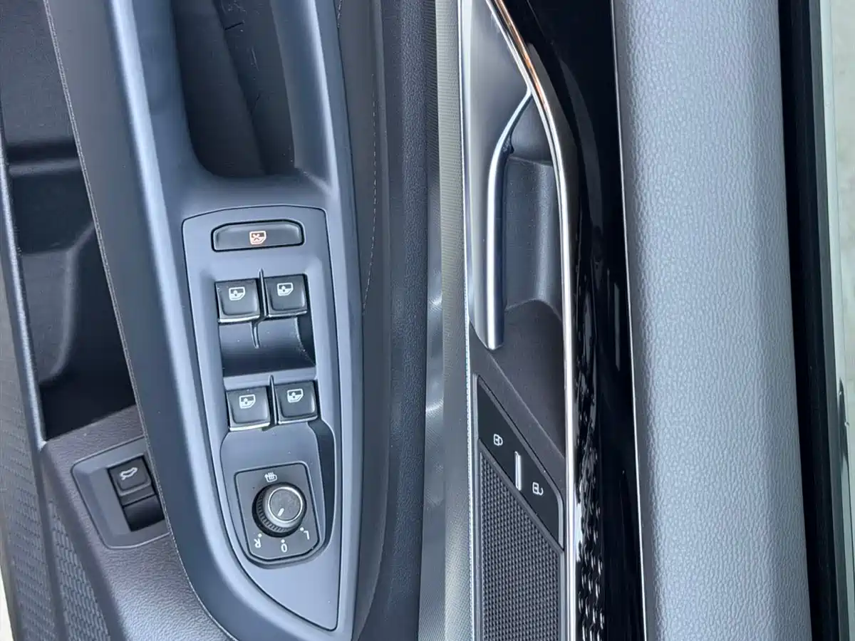 Volkswagen Passat 2023 Facelift 280TSI Business Edition фото 4