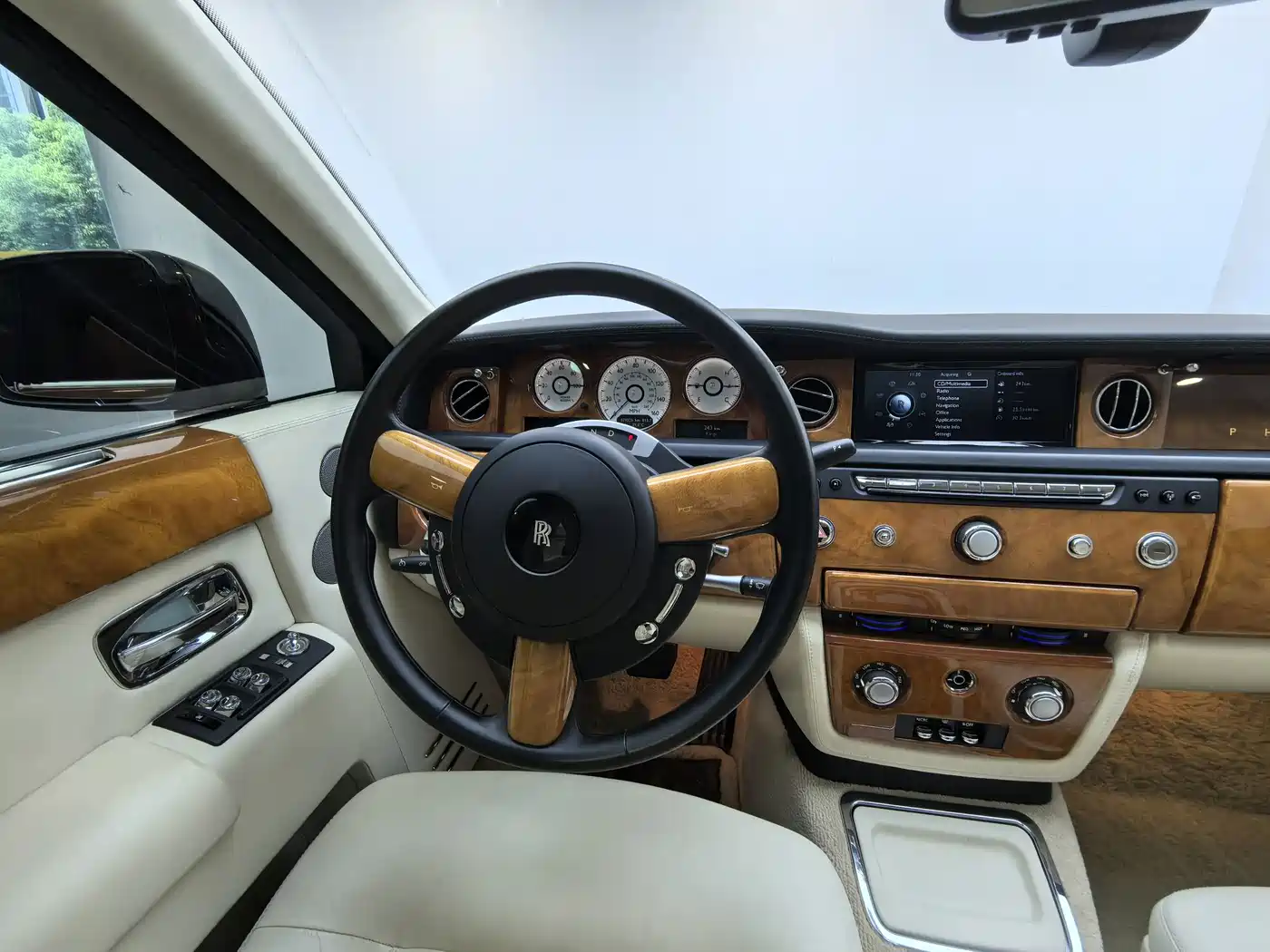 Фото 12 - Rolls-Royce Phantom