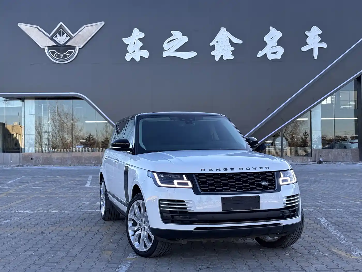 Land Rover Range Rover 2022 3.0 L6 400PS Heritage Extended Classic Edition фото 2