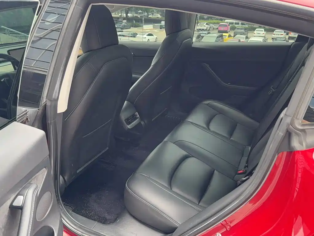 Фото 18 - Tesla Model 3