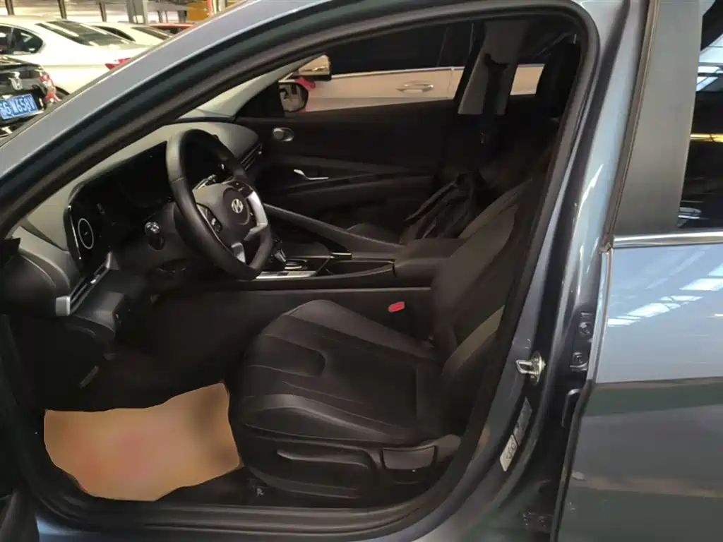 Hyundai Elantra 2023 1.5L CVT GLX Elite Edition фото 15