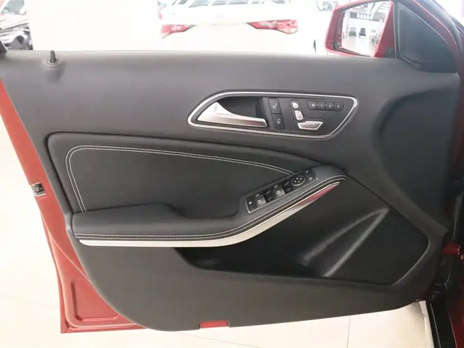 Mercedes-Benz GLA 2017 GLA 200 Dynamic фото 11