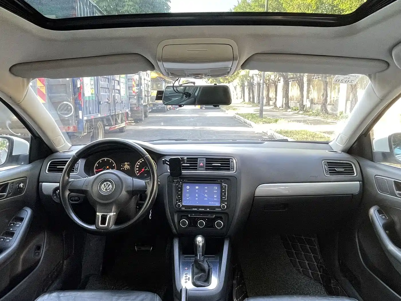 Volkswagen Sagitar 2014 Facelift 1.6L Automatic Comfort фото 11