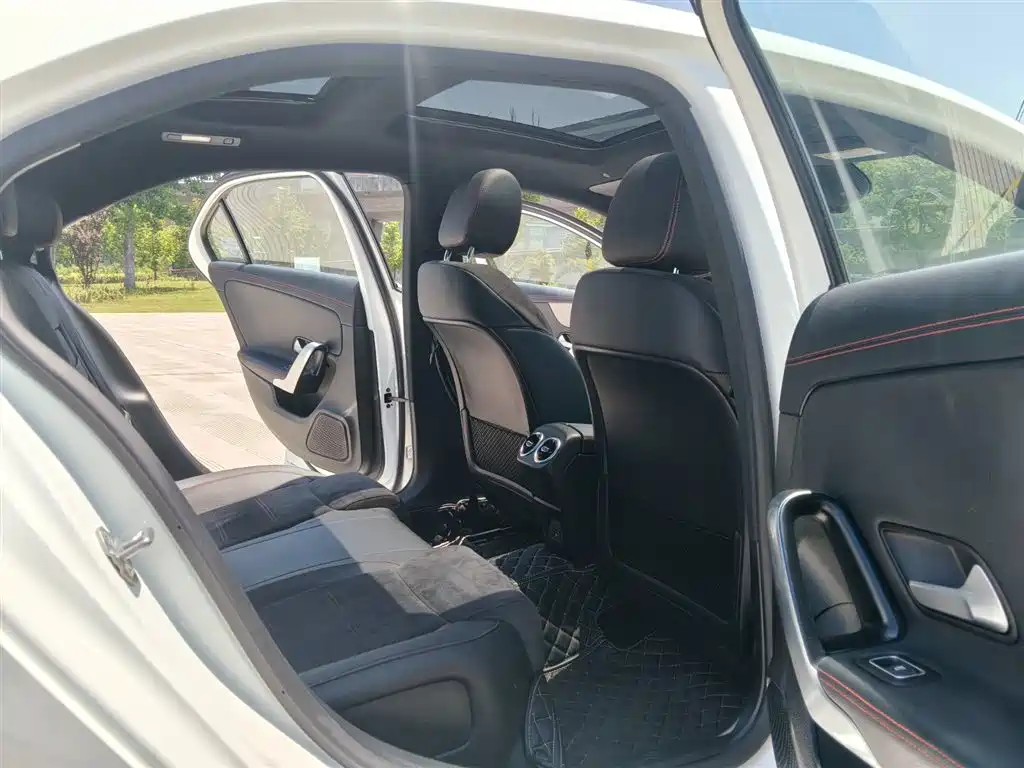 Mercedes-Benz A-Class 2024 A 200 L Fashion Edition фото 13