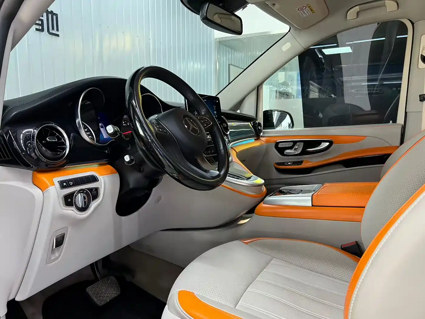 Mercedes-Benz V-Class 2022 V 260 L Long Wheelbase Luxury Edition фото 3