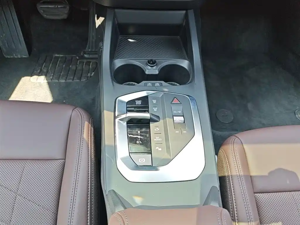 BMW 2 Series 2025 225L M Sport Package фото 12