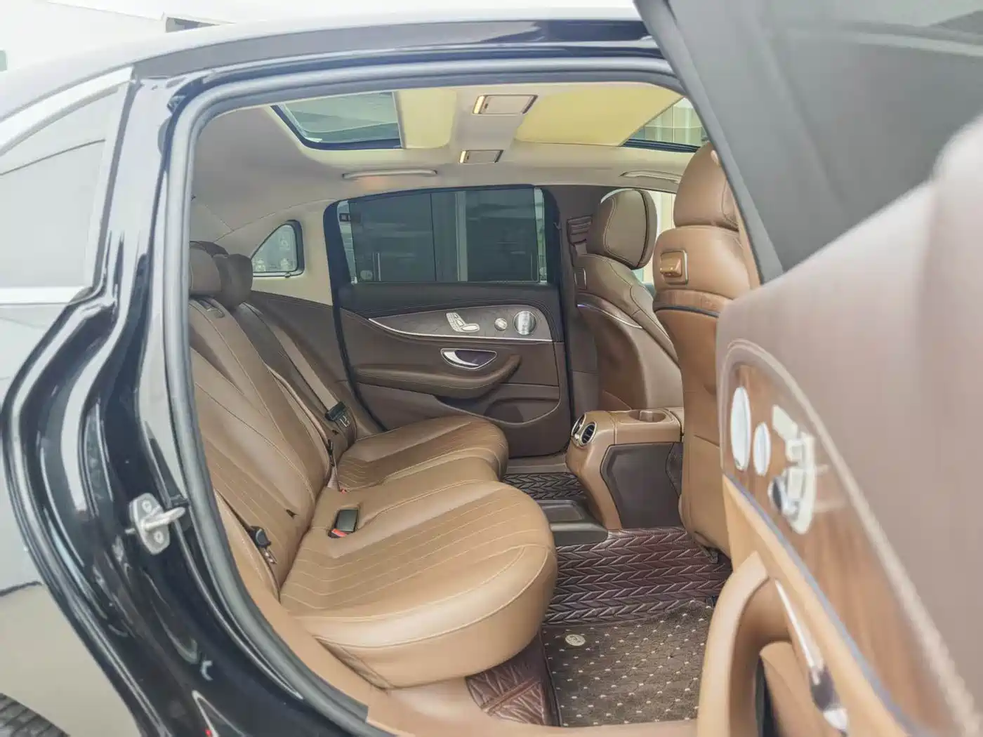 Mercedes-Benz E-Class 2020 E 300 L Luxury Model фото 9