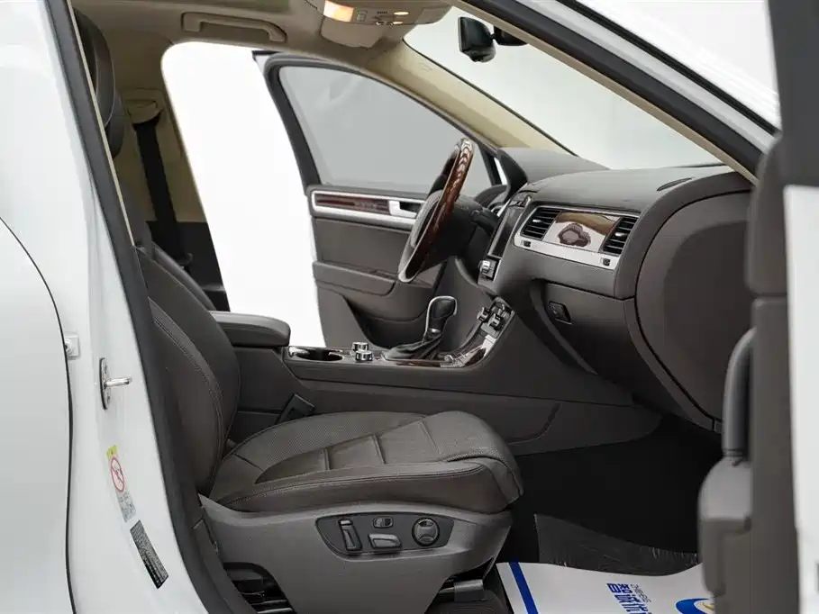 Volkswagen Touareg 2011 3.0TSI Premium фото 10