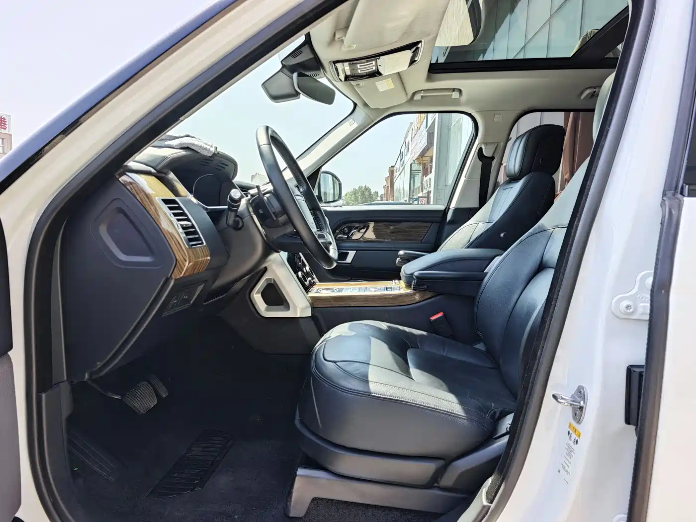 Land Rover Range Rover 2018 3.0 SC V6 Golden Age Edition фото 7