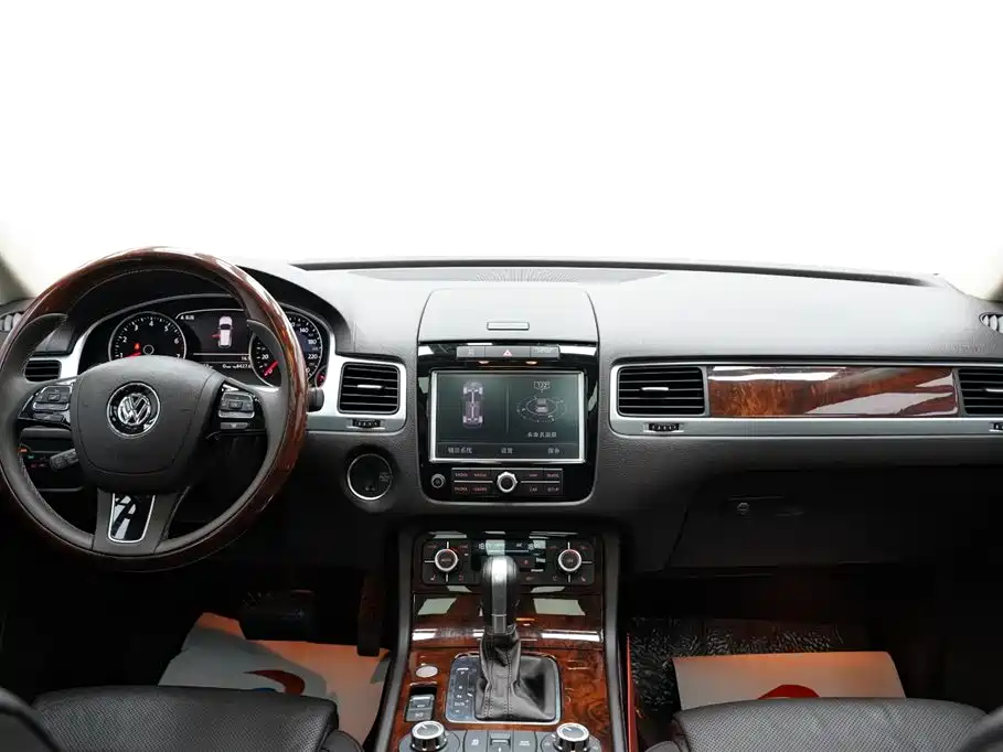 Volkswagen Touareg 2011 3.0TSI Premium фото 8