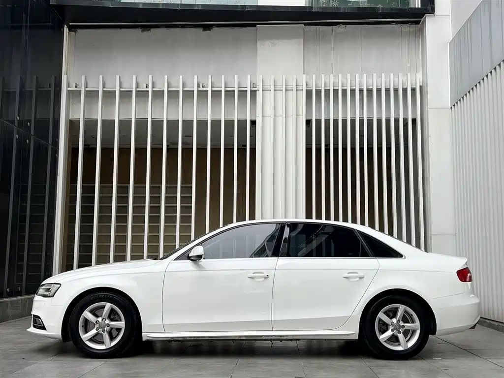 Audi A4L 2016 30 TFSI Collector's Edition Automatic Comfort фото 4