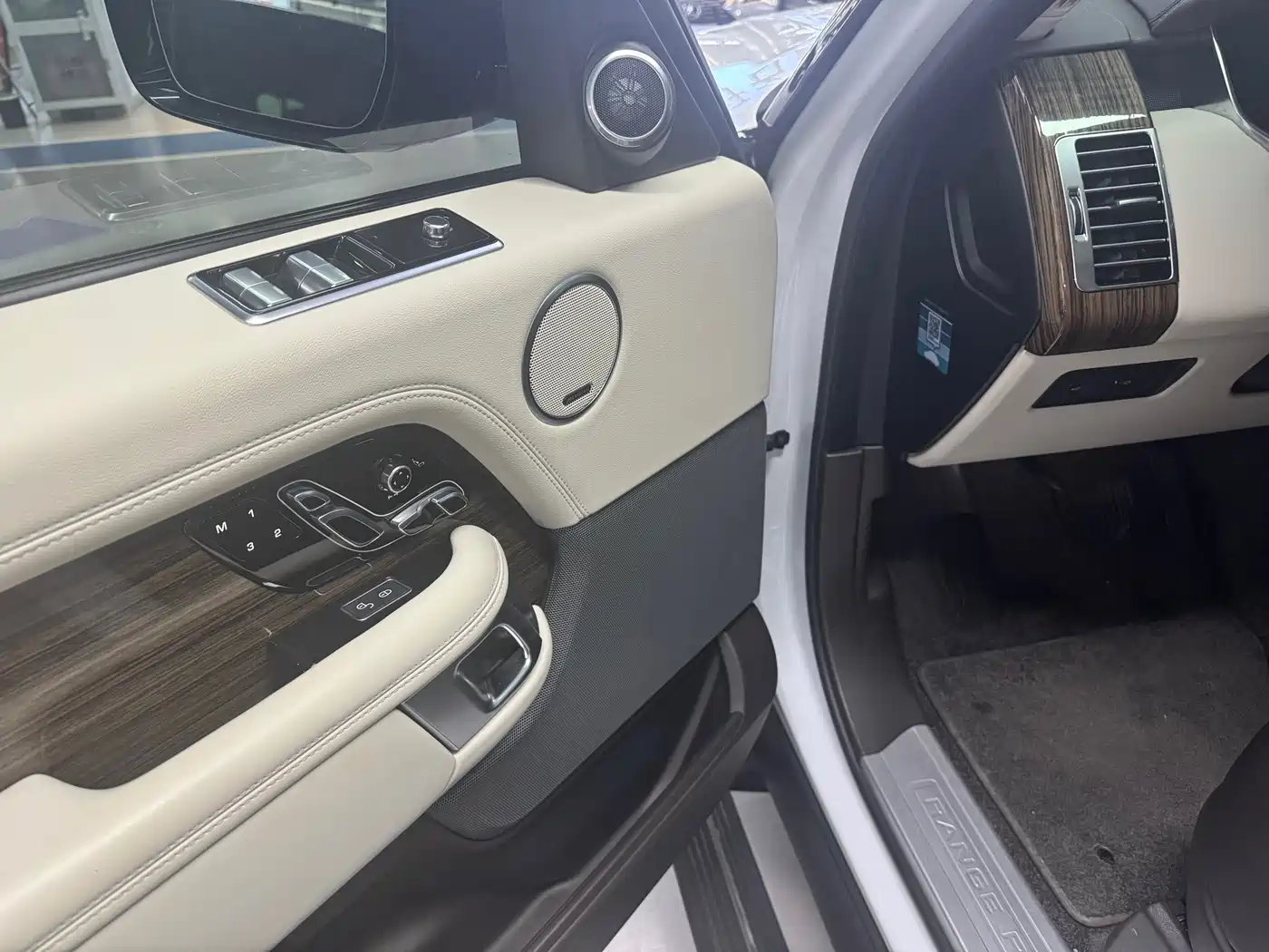 Land Rover Range Rover 2019 3.0 SCV6 Heritage Edition фото 13