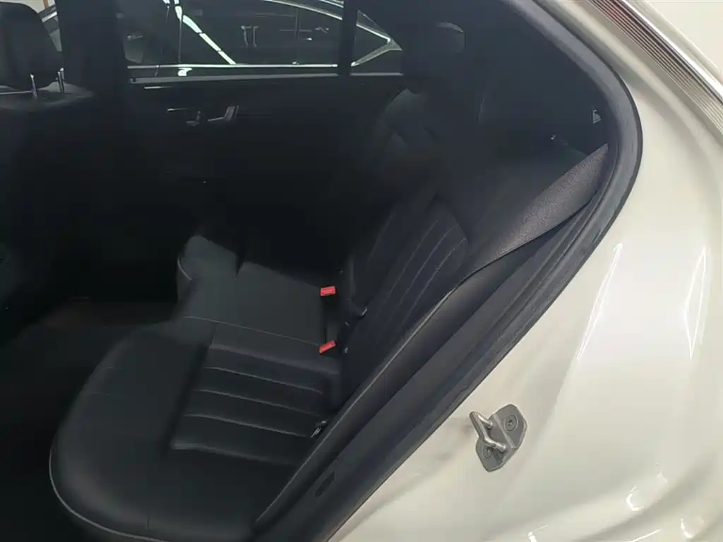 Mercedes-Benz E-Class 2015 E 260 L Sport фото 16