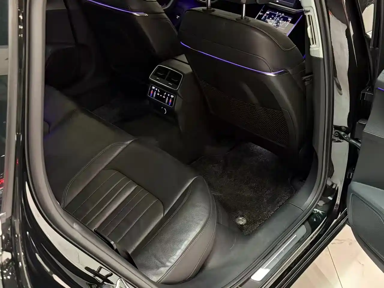 Фото 19 - Audi A6L