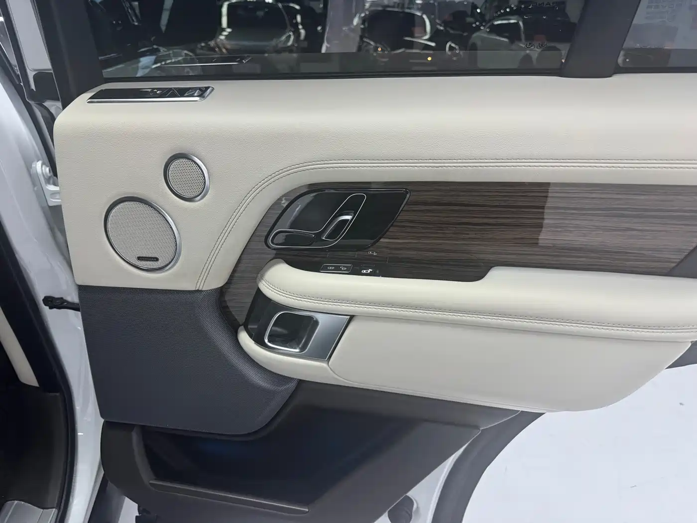 Land Rover Range Rover 2019 3.0 SCV6 Heritage Edition фото 9