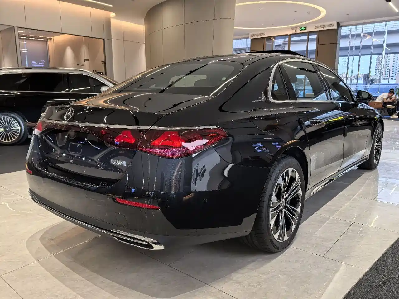 Mercedes-Benz E-Class 2026 E 300 L Luxury фото 12