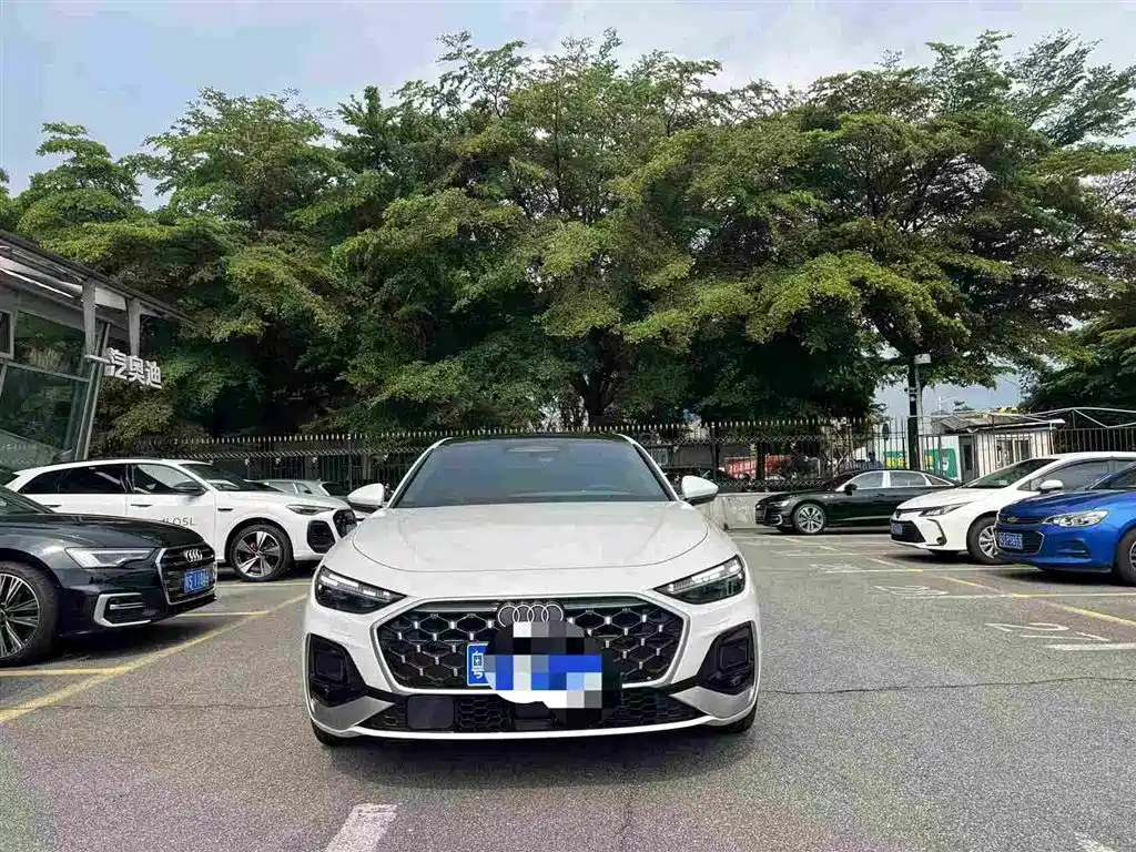 Audi A5L 2025 2.0T Navigation Edition фото 2