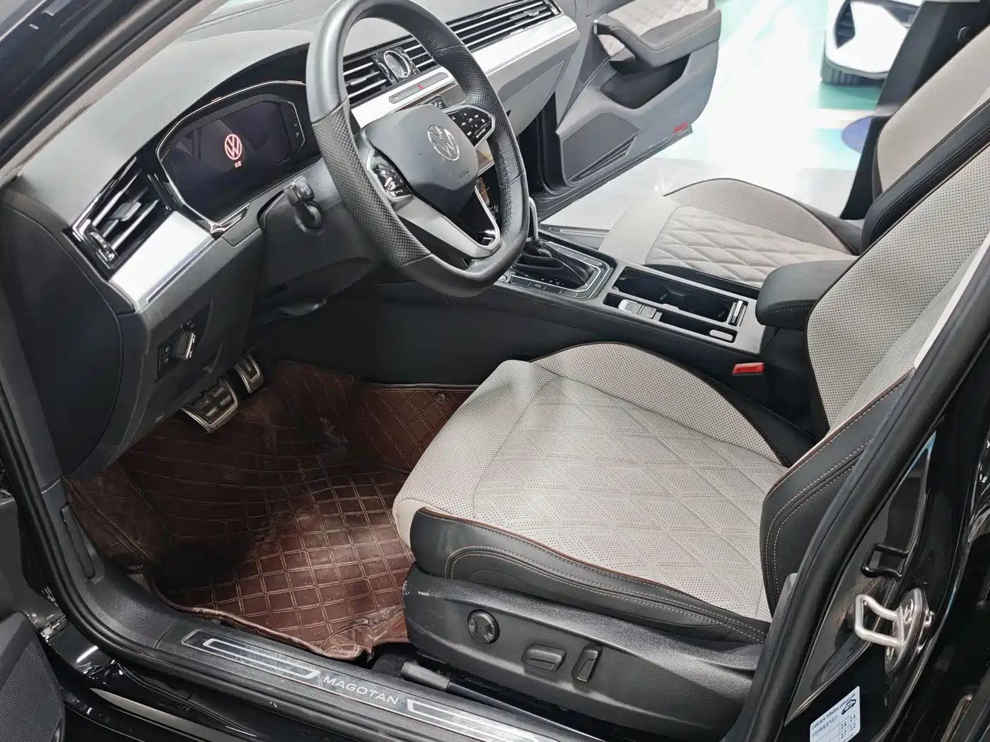 Volkswagen Magotan 2025 Popular Edition 330TSI DSG Luxury фото 12