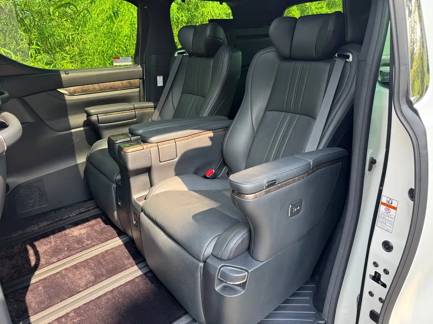 Toyota Alphard 2021 Hybrid 2.5L Premium фото 5