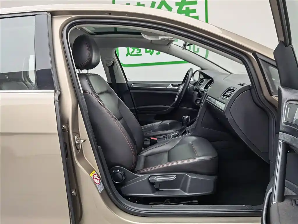 Volkswagen Golf 2015 1.6L Automatic Comfort фото 23