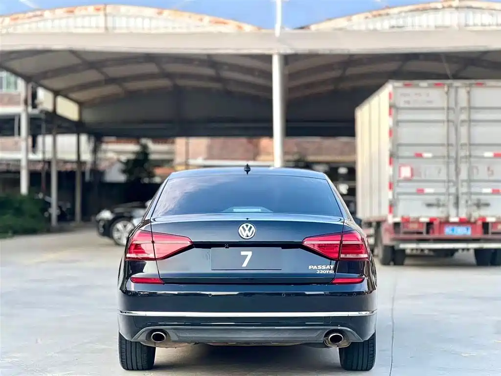 Volkswagen Passat 2017 330TSI DSG Prestige фото 6