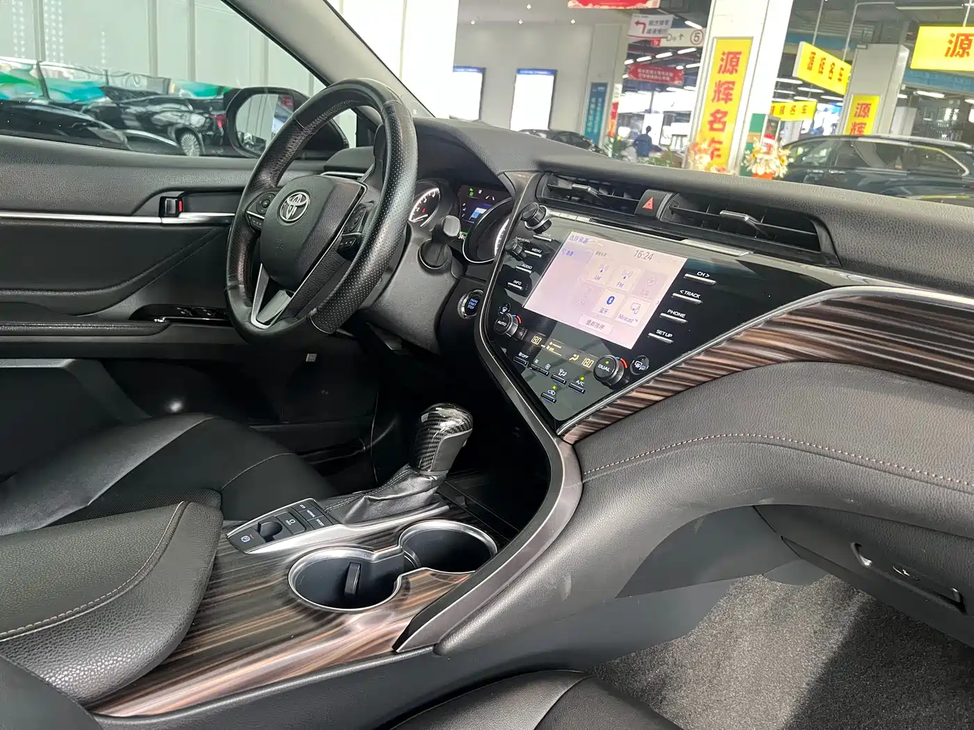 Toyota Camry 2018 2.5G Luxury Edition фото 14