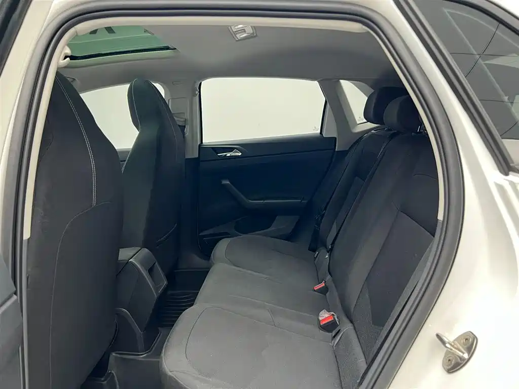 Volkswagen Polo 2021 Plus 1.5L Automatic Panorama Enjoyment Edition фото 14