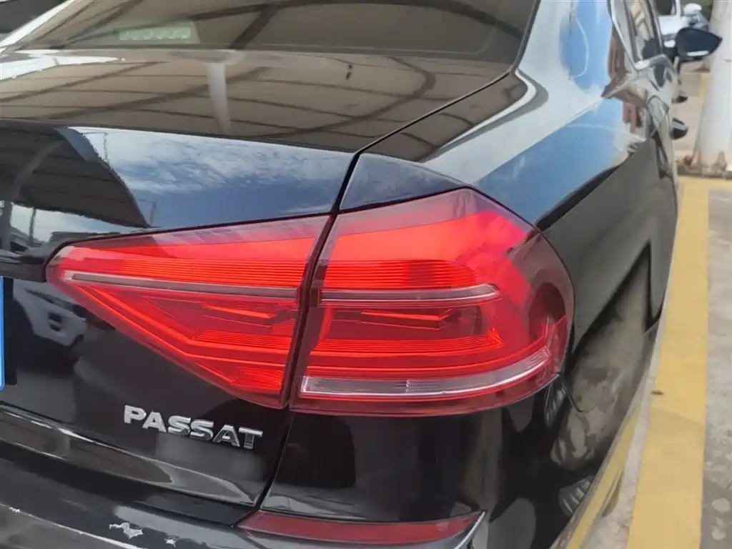 Volkswagen Passat 2017 330TSI DSG Prestige фото 8