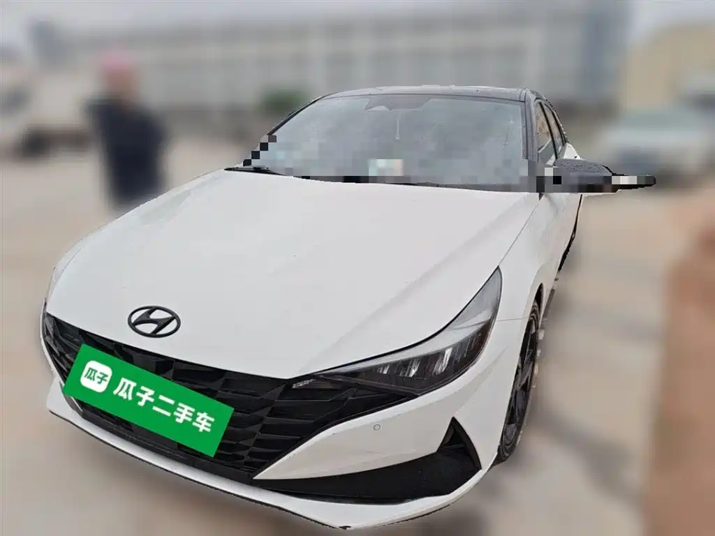 Hyundai Elantra 2022 1.5L CVT LUX Premium Edition фото 2